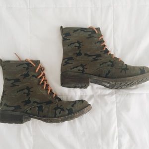 Lucky Brand Camouflage Boots